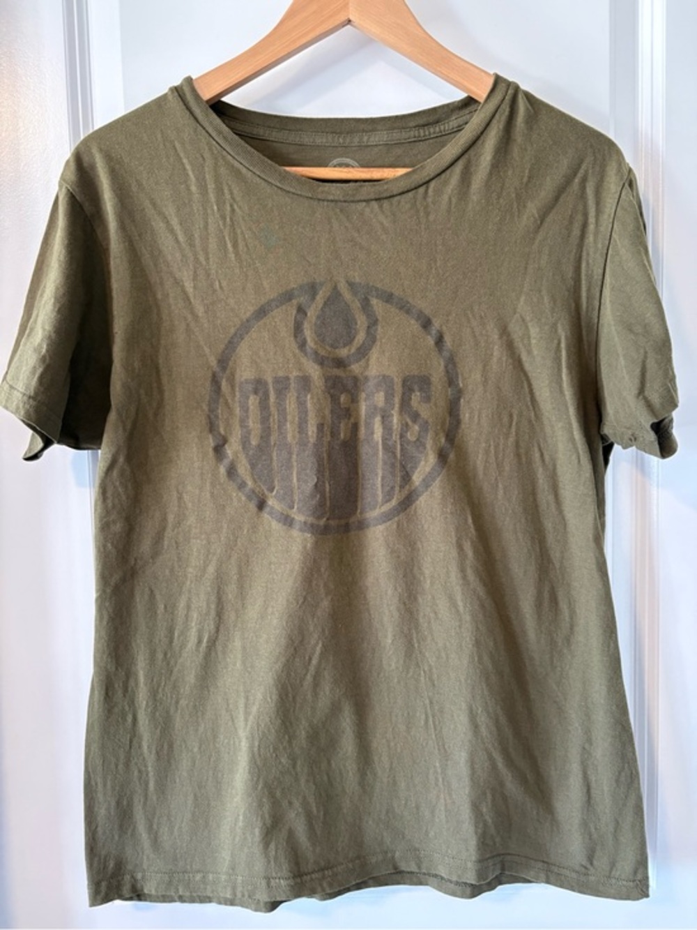 Edmonton Oilers Mono Logo Graphic Tee Women’s M